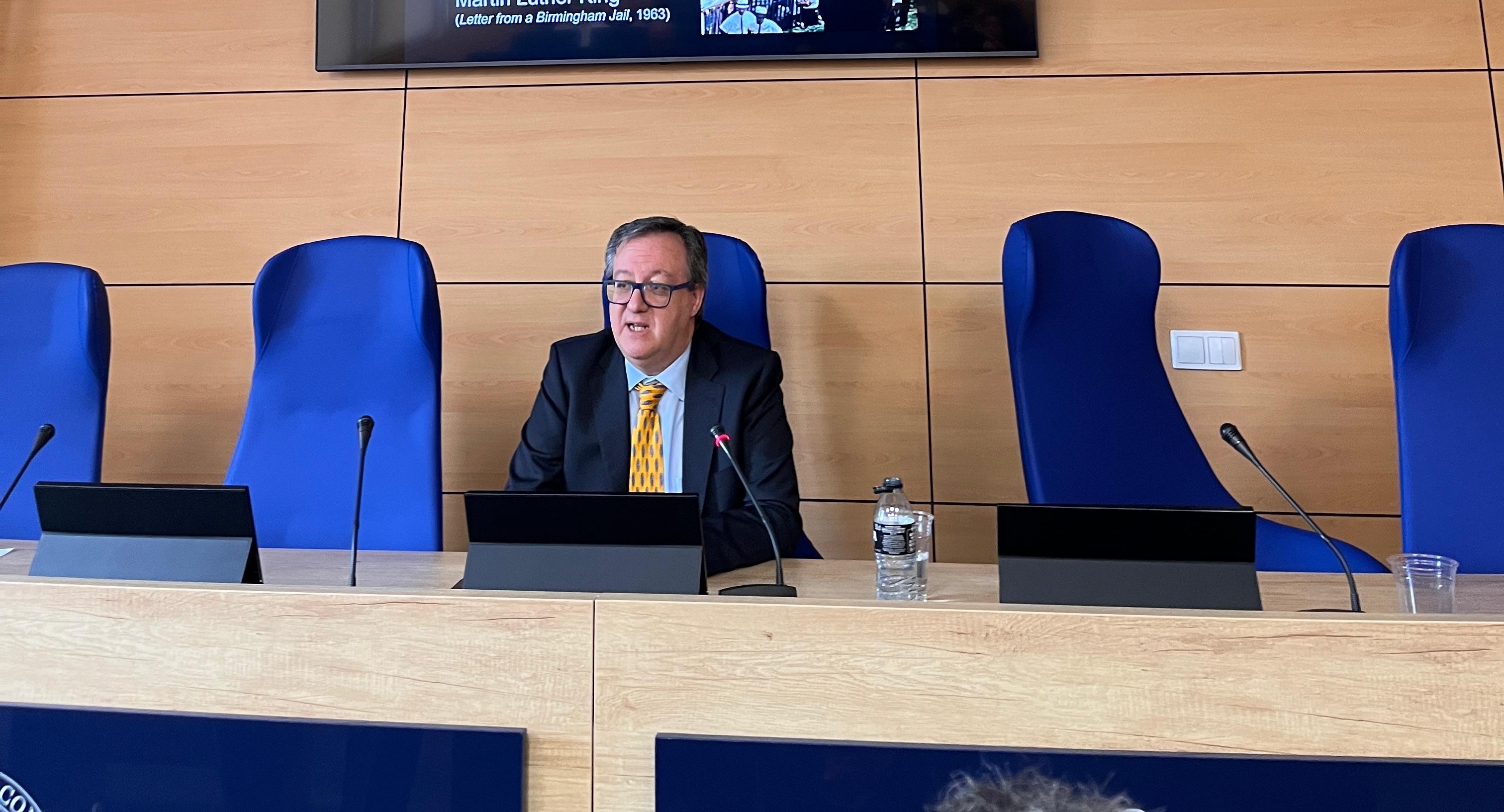 El Prof. Jesús Sanz imparte la conferencia de clausura del curso Terrorismo, Víctimas y Derechos Humanos organizado con la Fundación Víctimas del Terrorismo